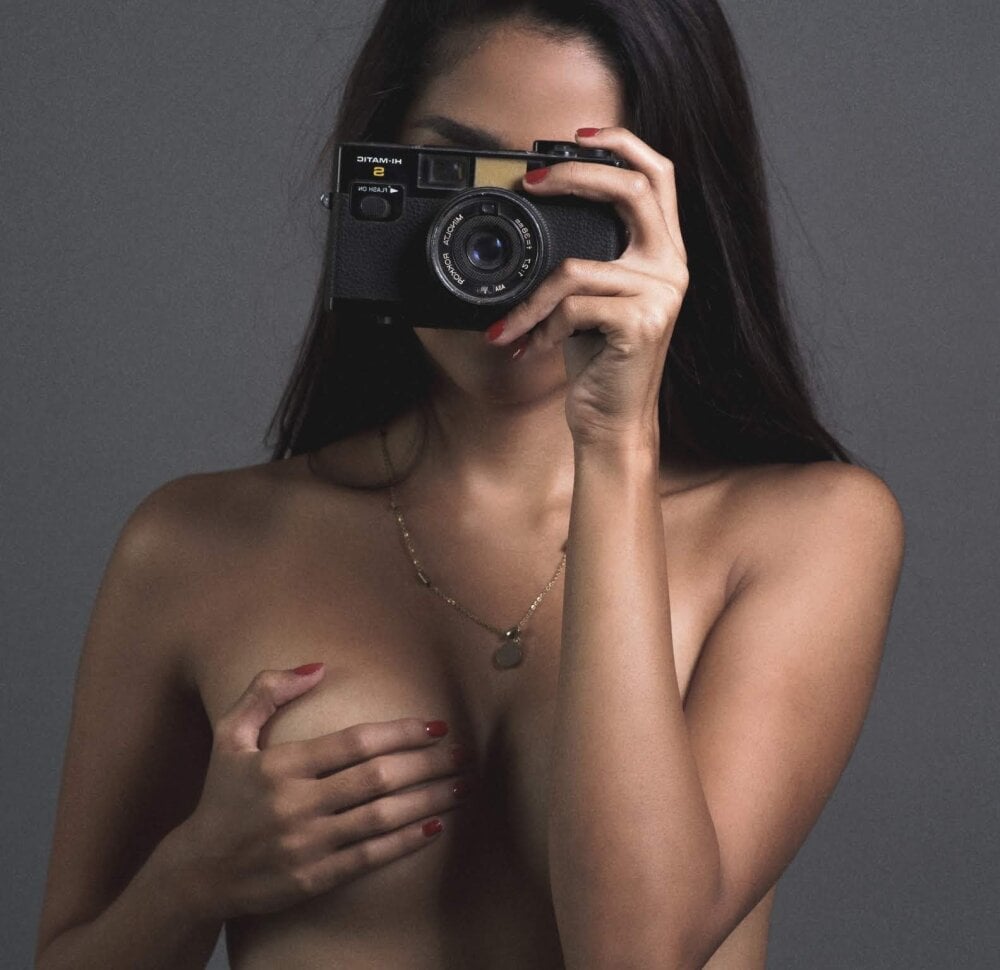 Live sex webcam photo for petitecutee #290356687