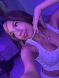 Isabella18_pink's webcam live show