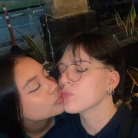 duas_ninfomaniacass' Offline XXX Chat