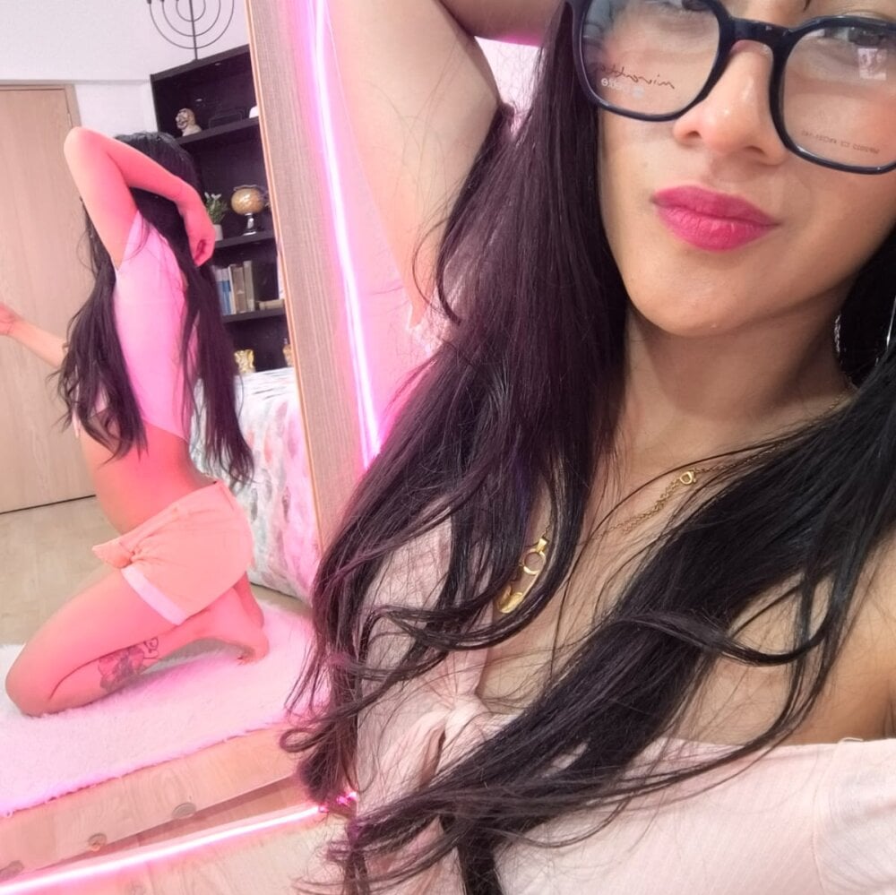 6livesex.com daniela_santanaa livesex profile in latin cams