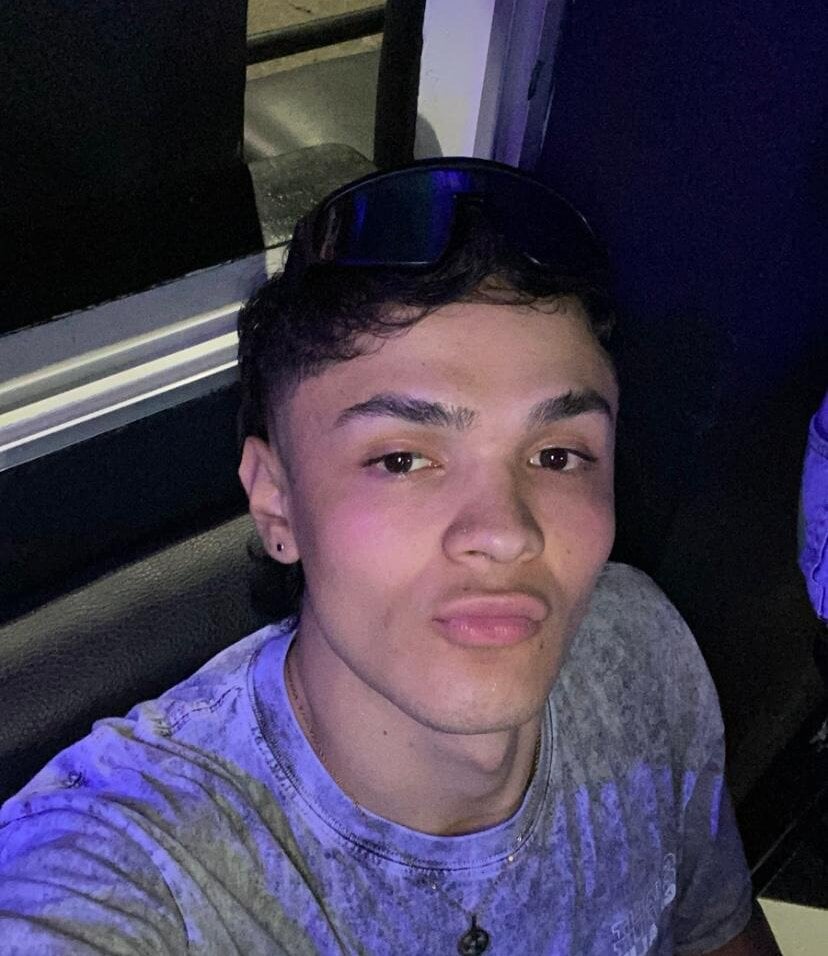 AdrianRose_'s Offline XXX Chat