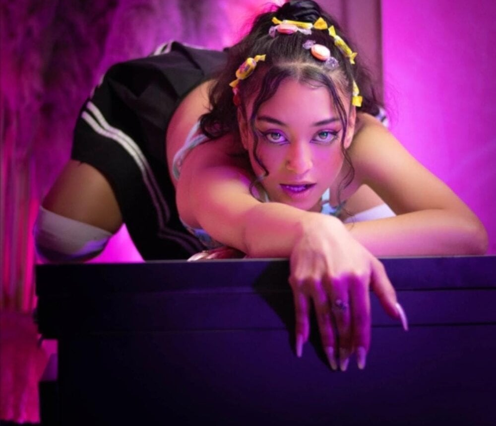 chatnmate.com mhannia_bdsm303av livesex profile in second-circle-of-hell-lust cams