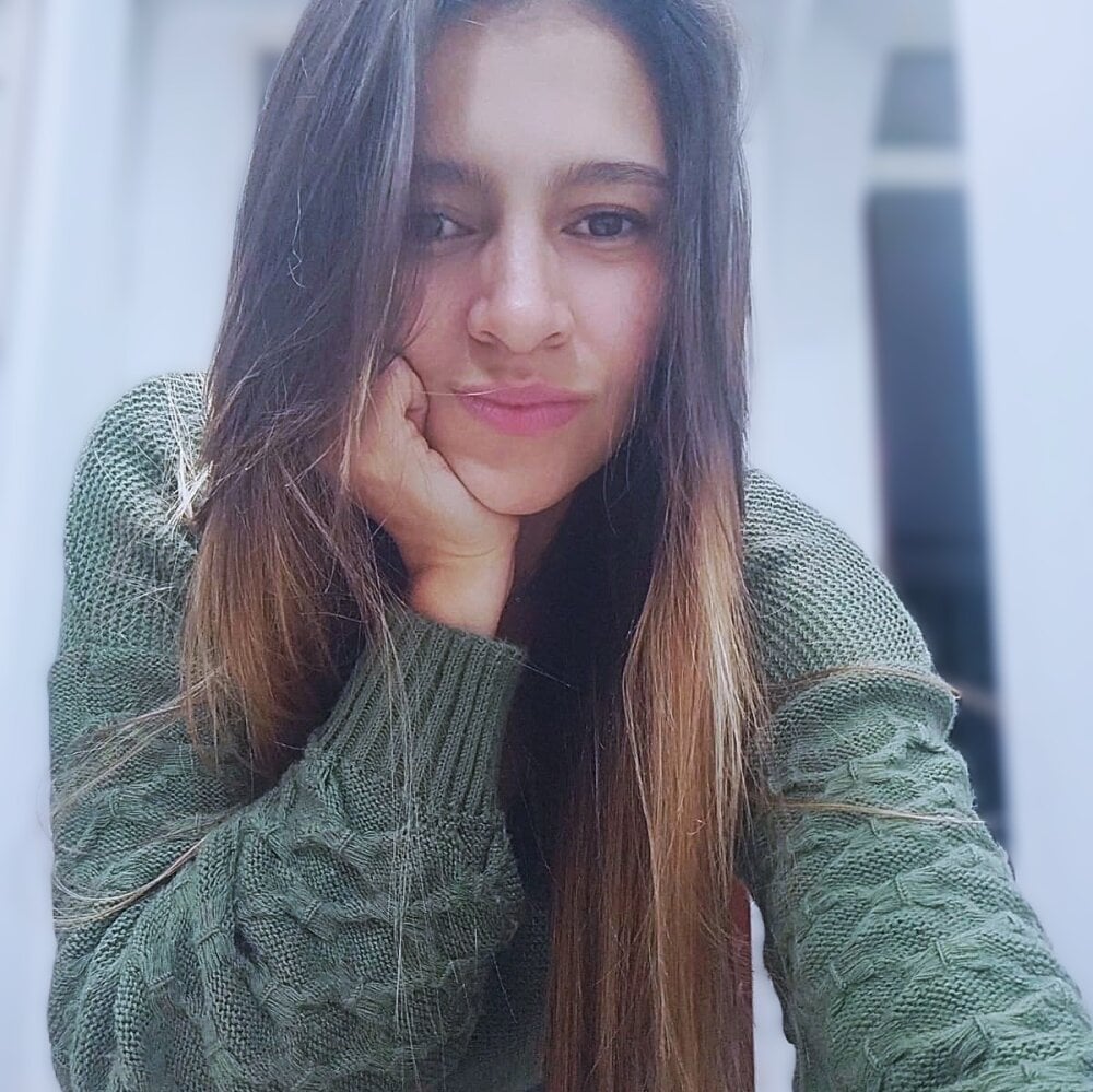 247camsex.com roosebella livesex profile in thin cams