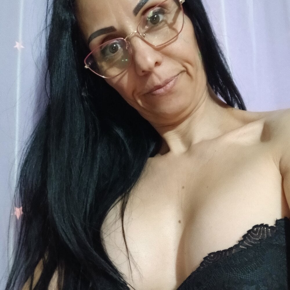 Ramona870 live cam model at StripChat
