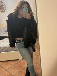 zendayaVogliosa31_'s Offline Chat Room