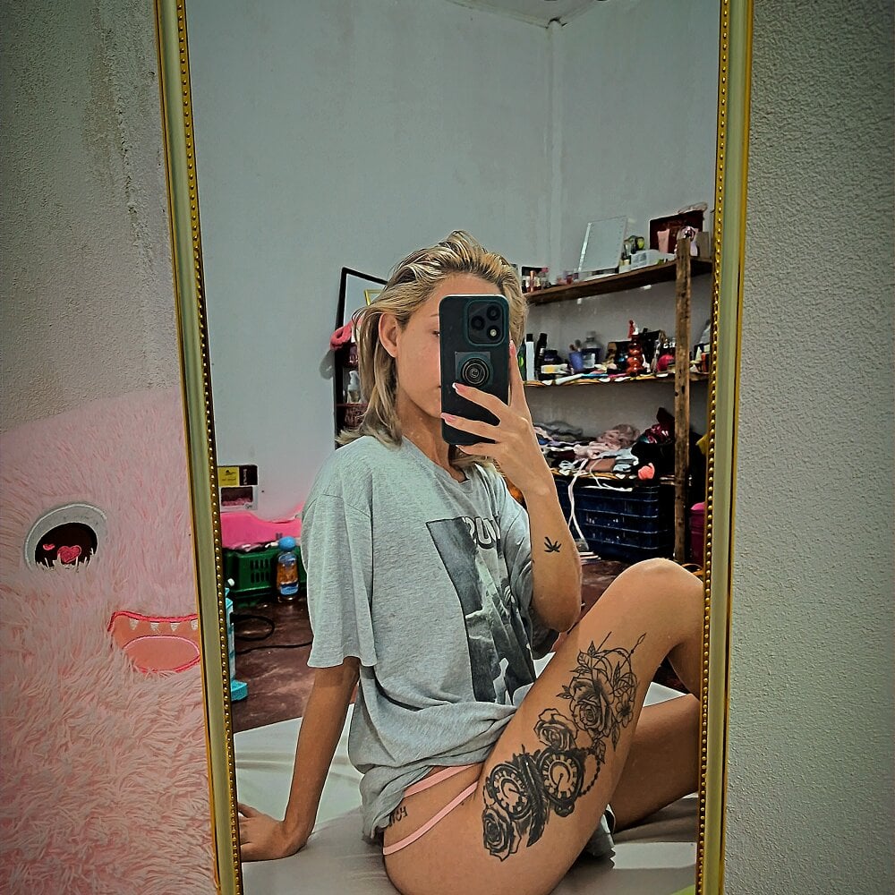 livestrip-joy.com castro_baby livesex profile in i-am-from-europe cams