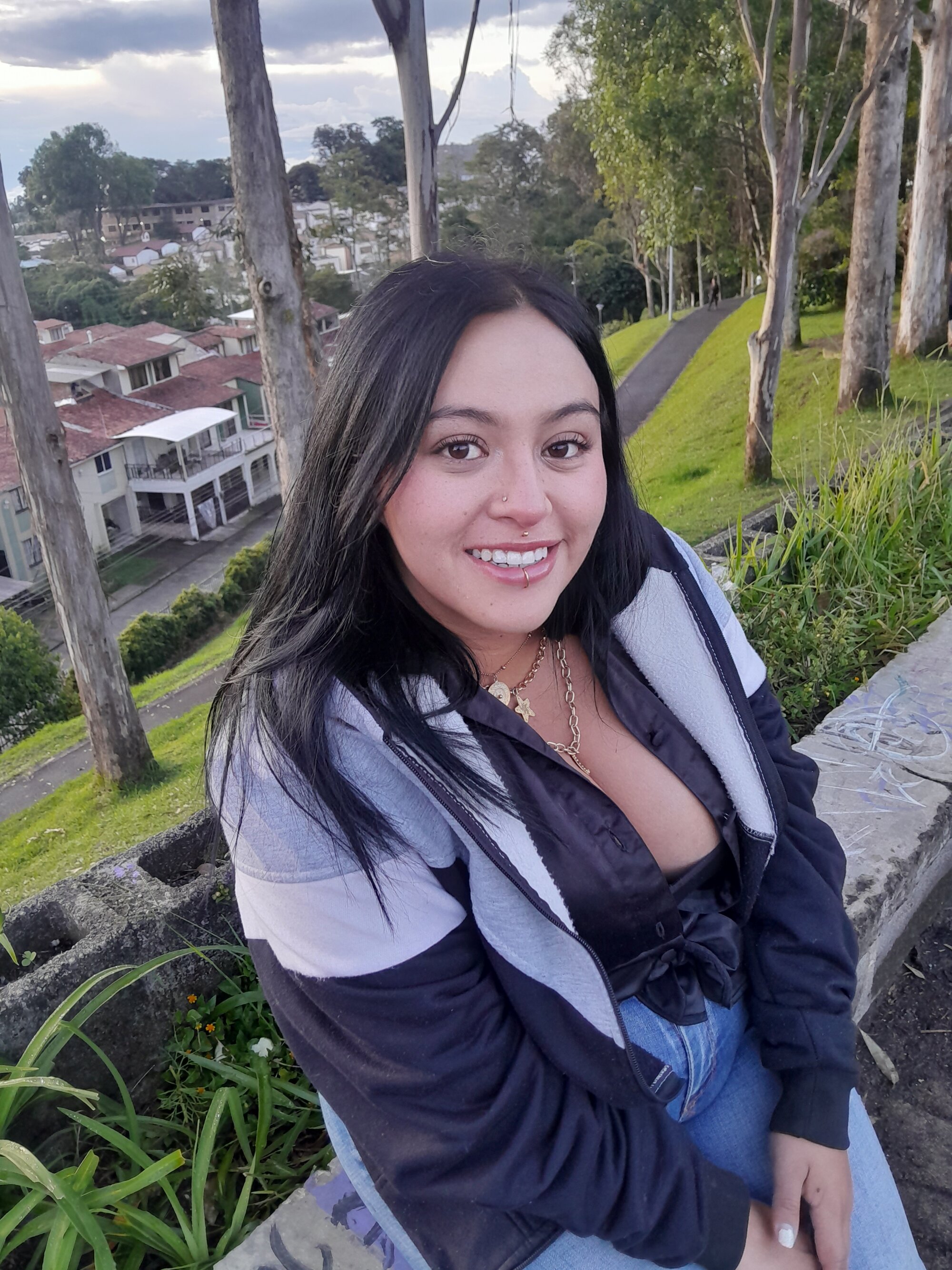 Carly_women_outdoors