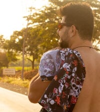 bumbumtatuado's webcam live show