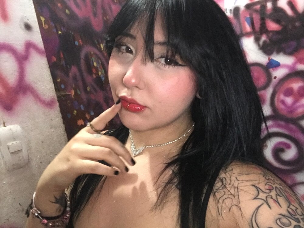 livestrip-joy.com inara_16 livesex profile in spanish cams