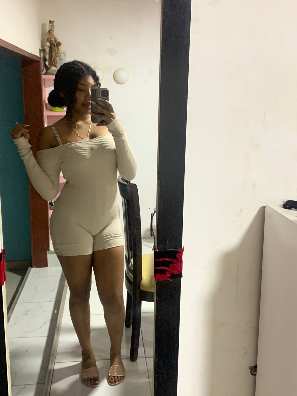 Selena_grey