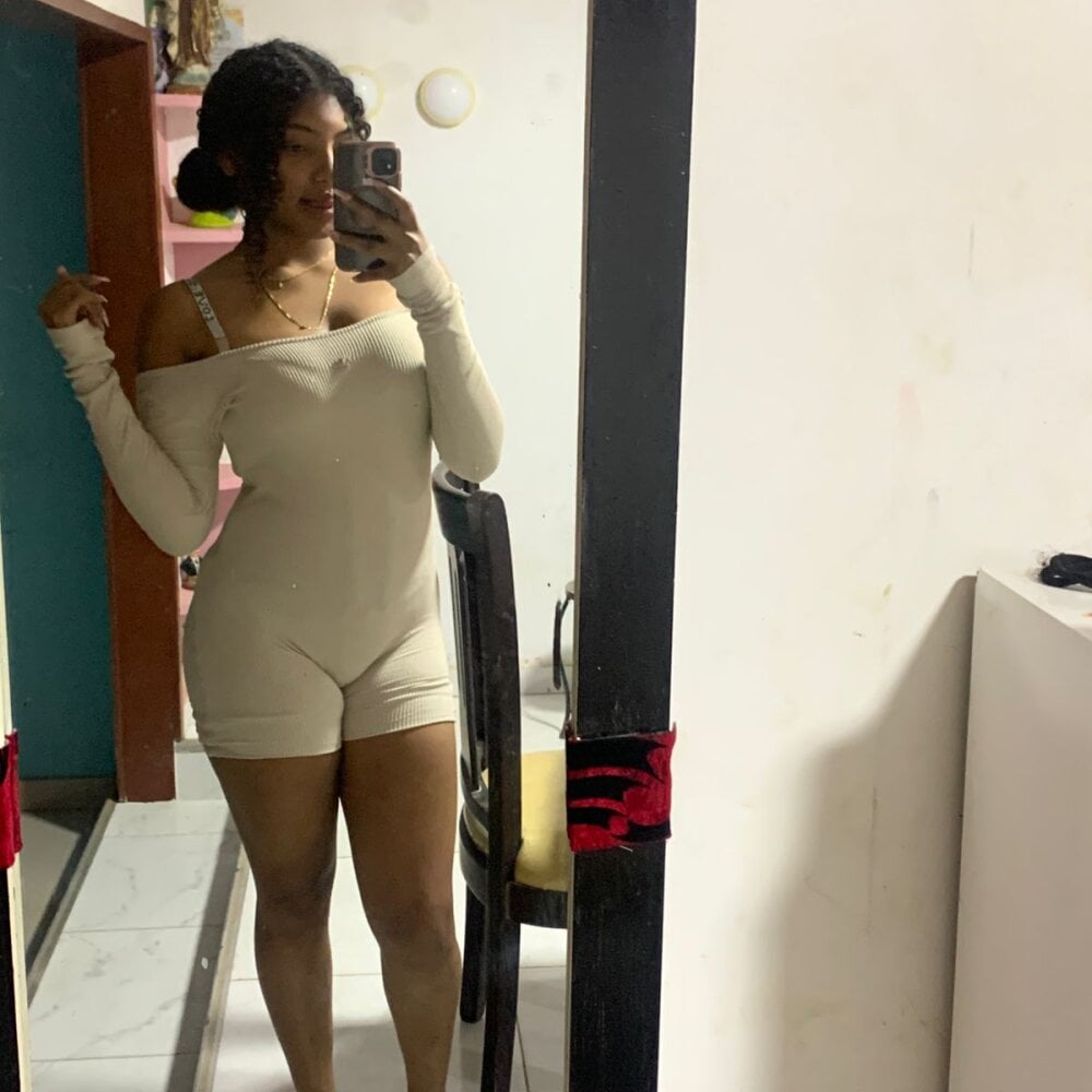Selena_grey Cam Model Profile | Stripchat