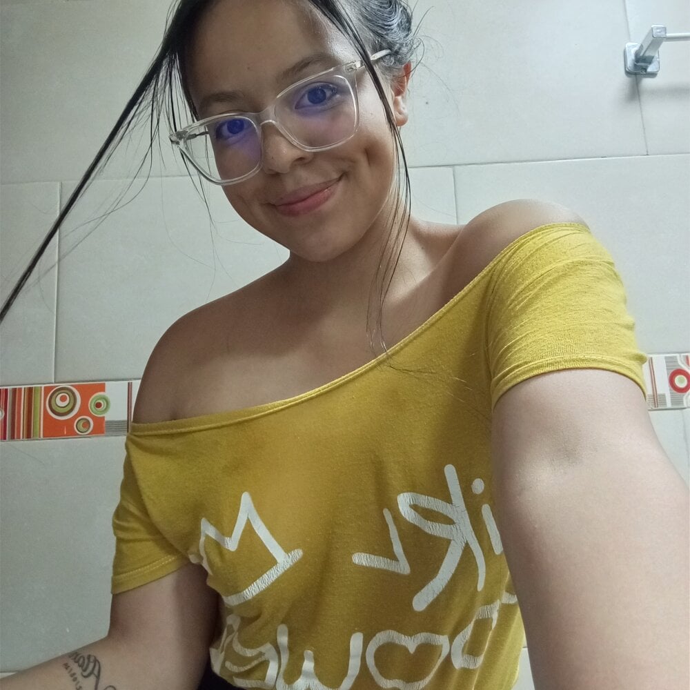 onaircams.com roseviole livesex profile in bisexual cams