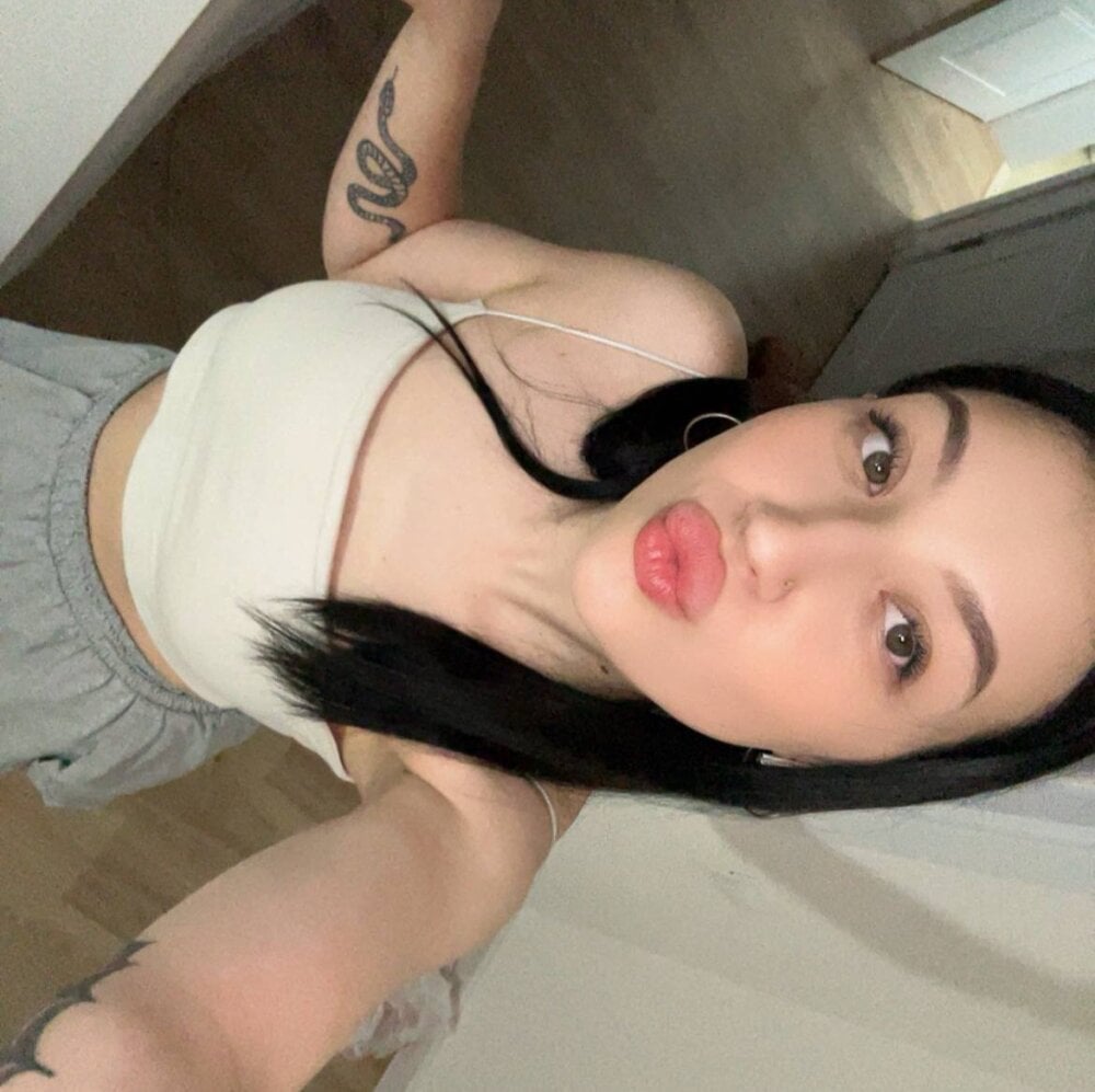 stripchat joyhaisley webcam profile pic via mega-camsex.net