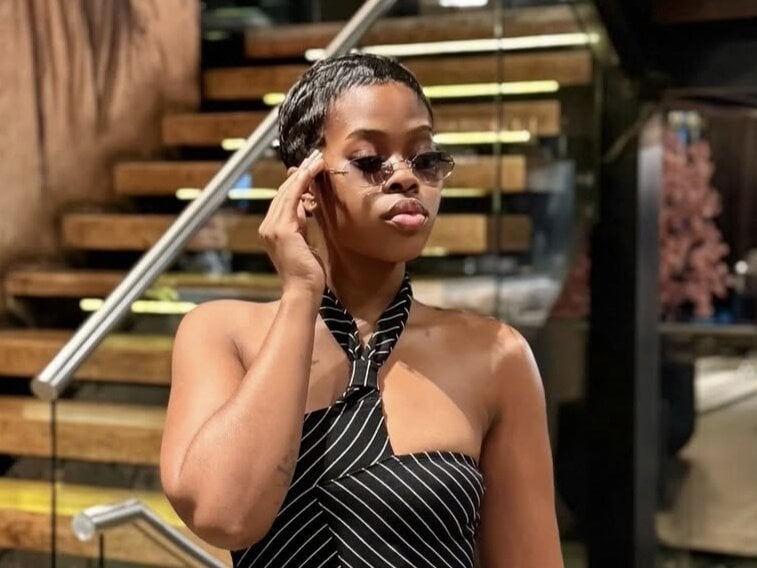 xxx-topcamgirls.com twinklly livesex profile in lily-from-the-horny-valley cams