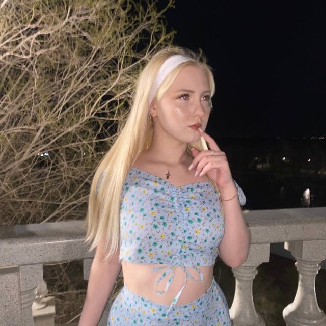 watchgirlcam.com phebehals livesex profile in pixieglow-oo cams