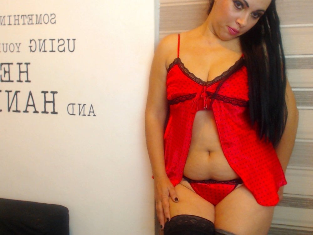 Watch  deluxpussy live on cam at StripChat