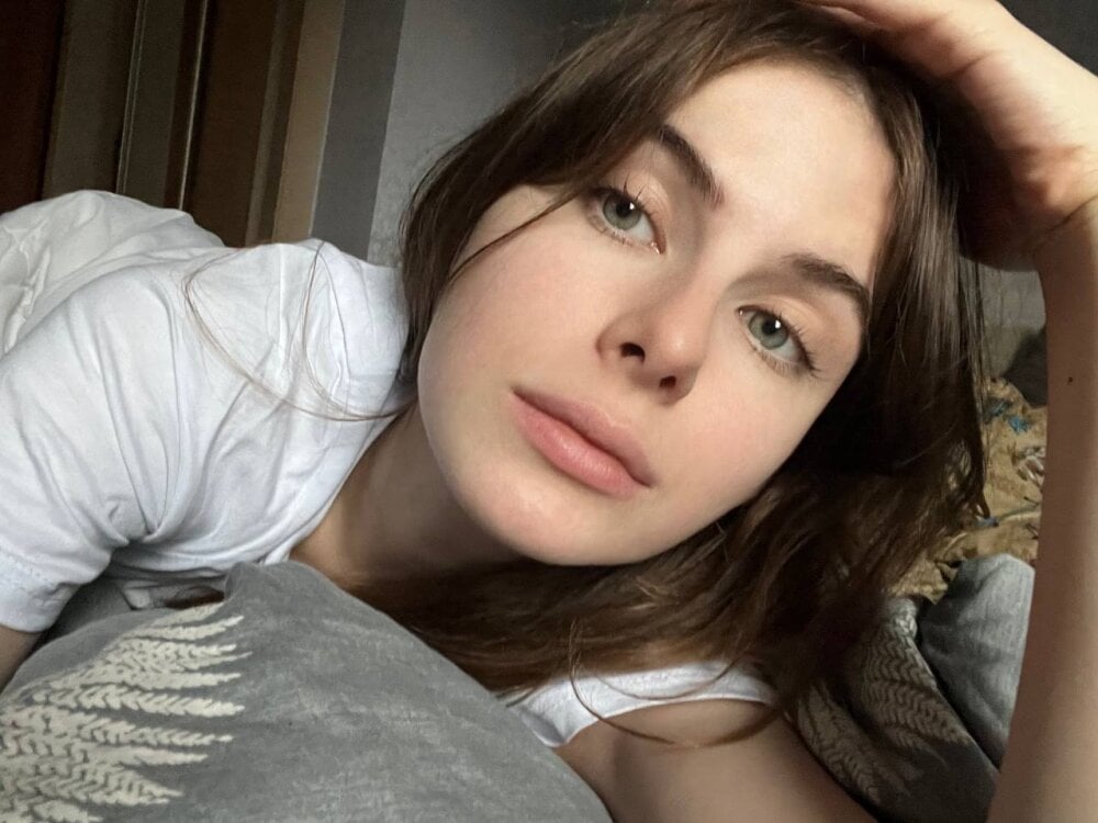 sexcityguide.com kitkatsweetspot livesex profile in united-states-of-transylvania cams