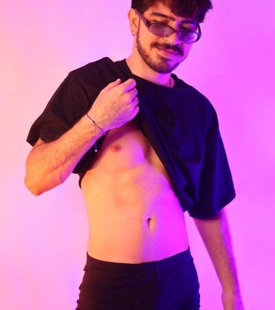 leoliciousss from stripchat