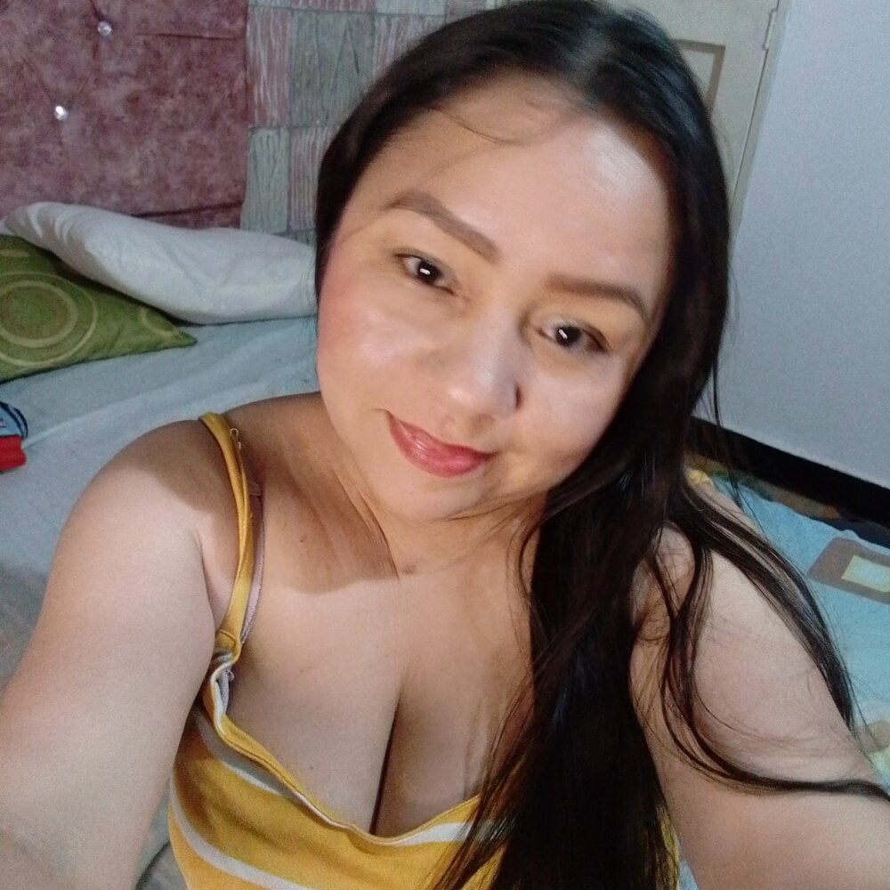 paolasuj87_rummber9 from stripchat