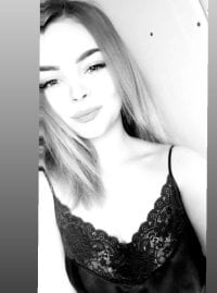 LifelikegGirl's Offline Chat Room