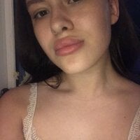 Nicole_Lolly's Offline Chat Room