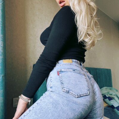 LeilaYeah - Stripchat Girl 