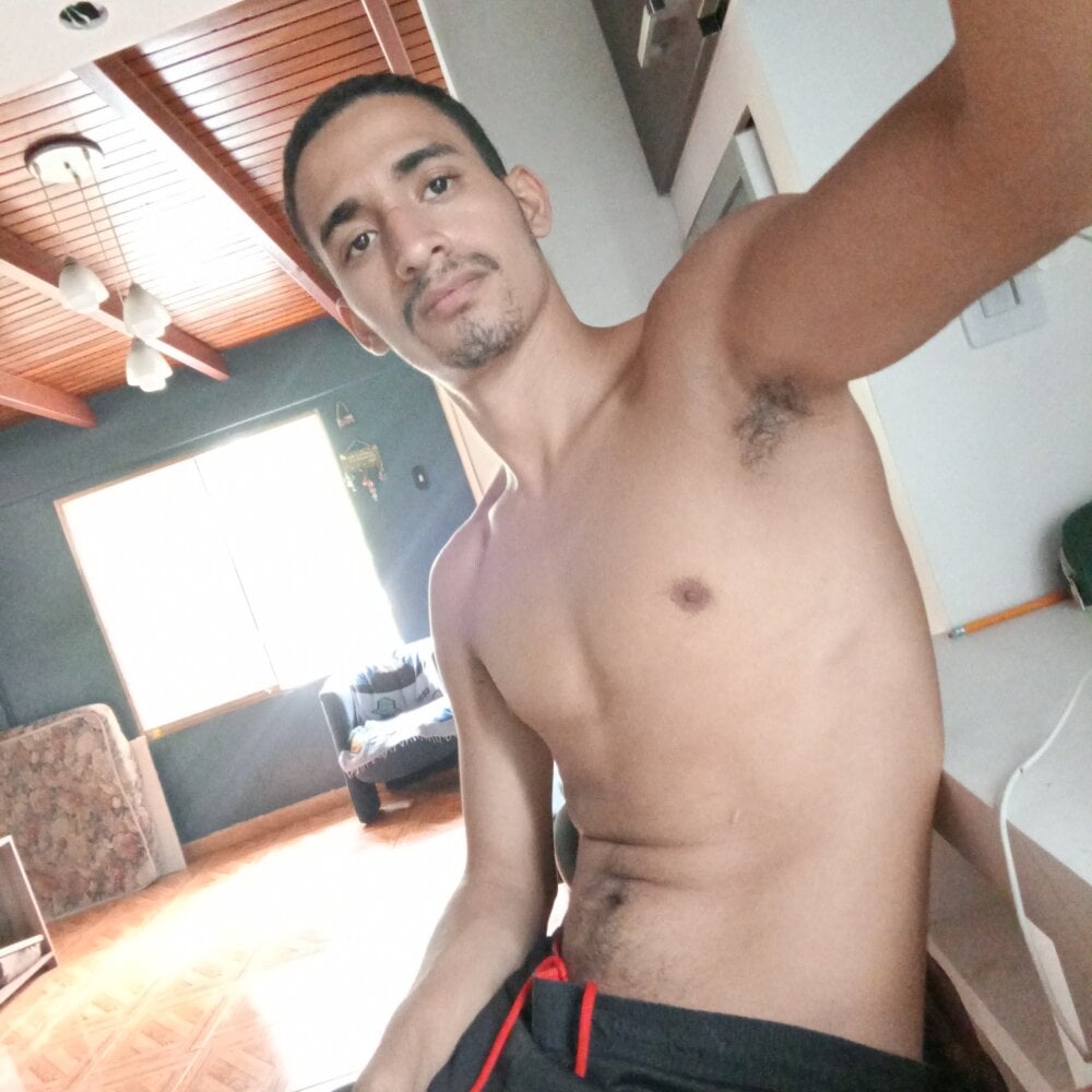 ikaro21's Offline XXX Chat