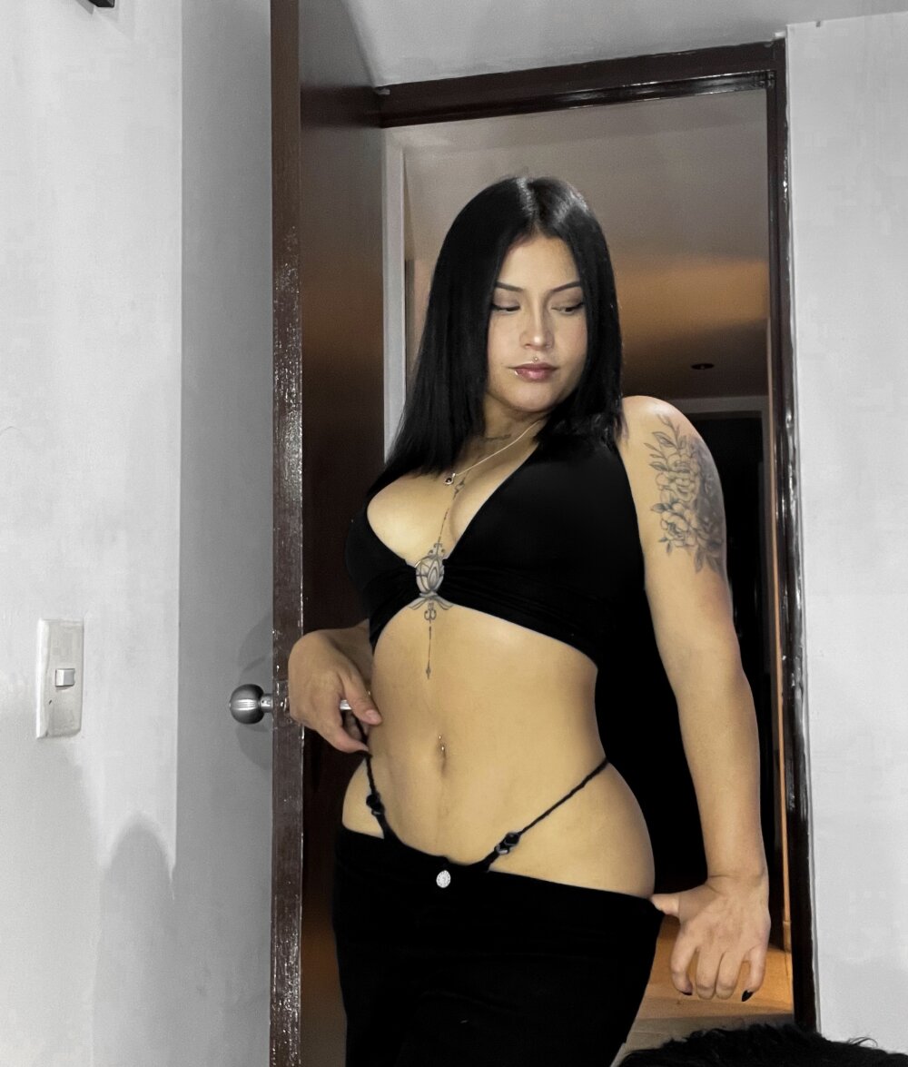 Live sex webcam photo for meli_alvarez #289797636