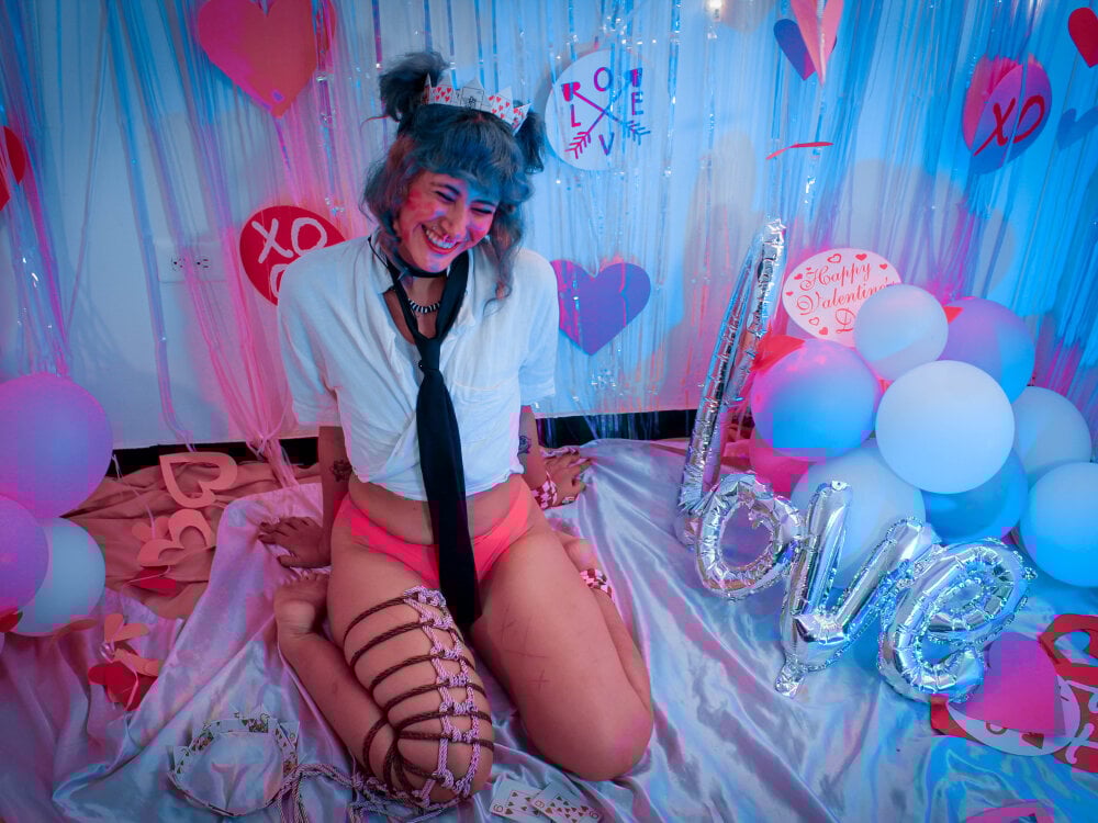 Live sex webcam photo for Angel_Sweett_1 #289971936