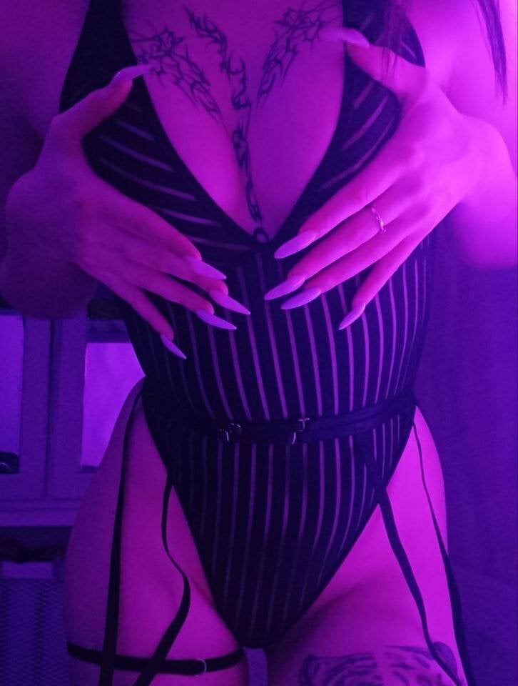 sexcityguide.com rosie_reis livesex profile in at-honex cams