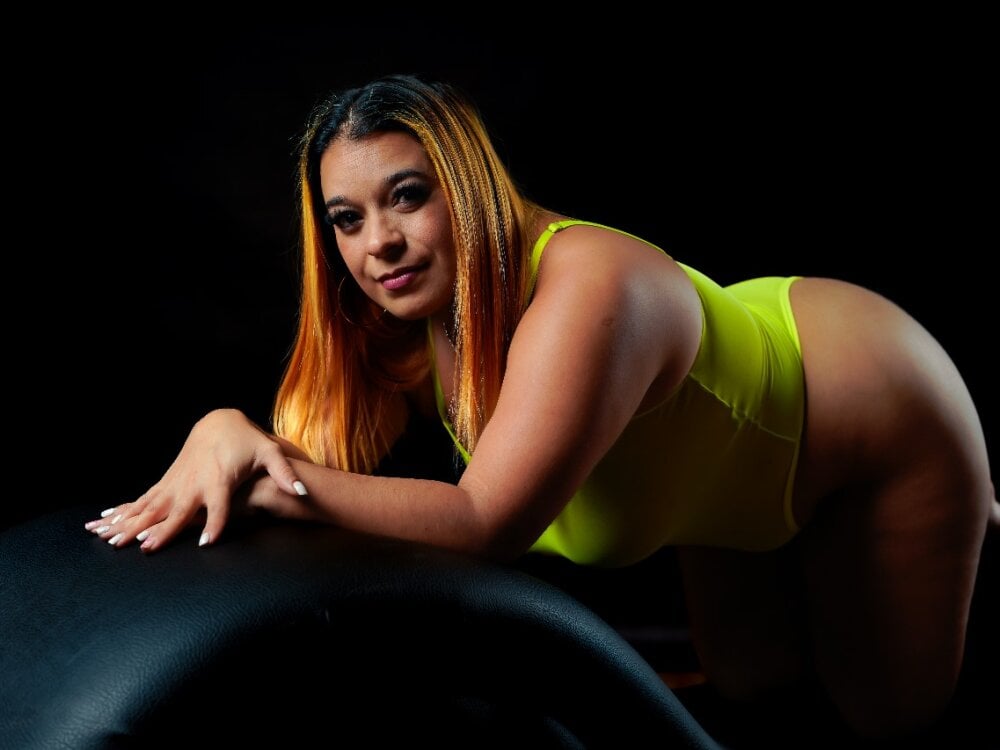 onaircams.com mhonikbelucci livesex profile in colombi cams