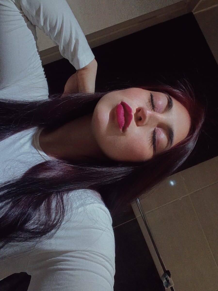 stripchat sophie_moon78 webcam profile pic via watchgirlcam.com