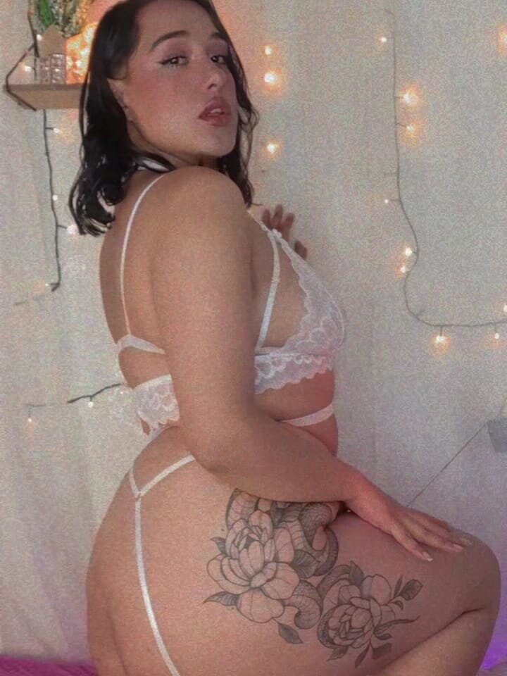 charlottewhite2001 😋 live cam