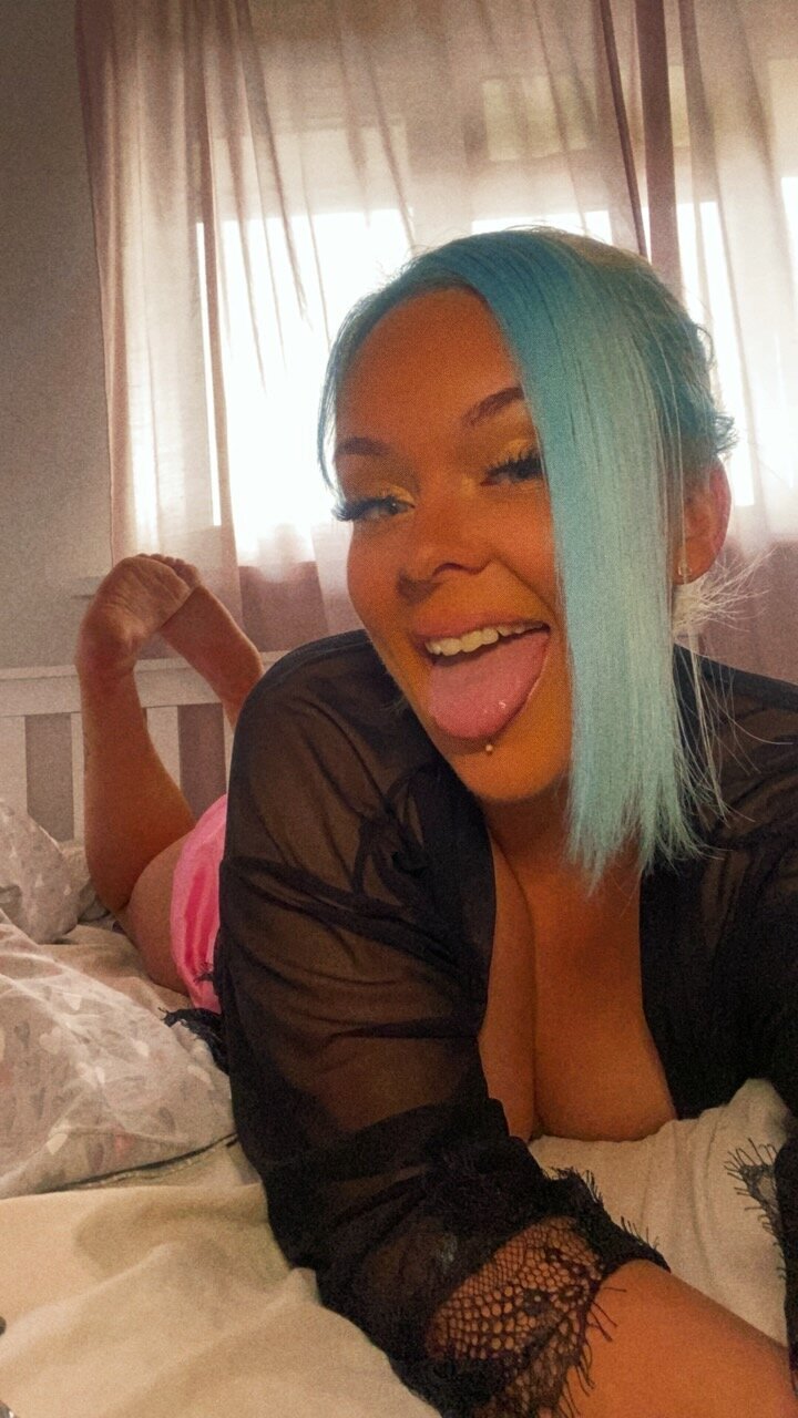 whorenextdoorxx