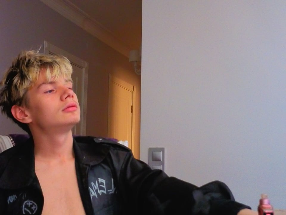dedlarrylover from stripchat