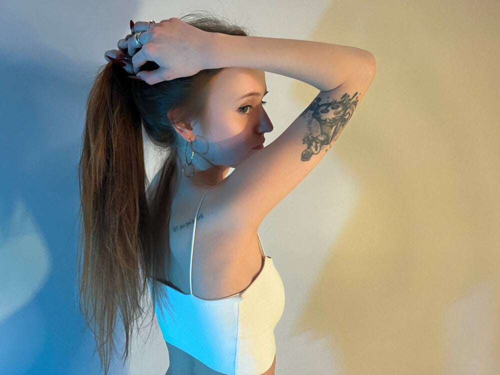 Melani_Less profile