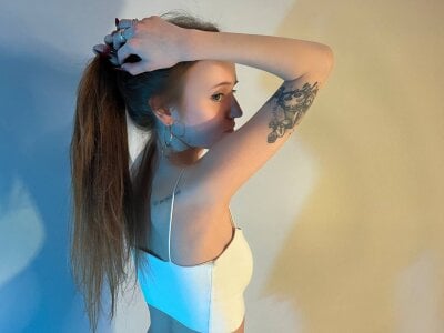 melani_less from stripchat