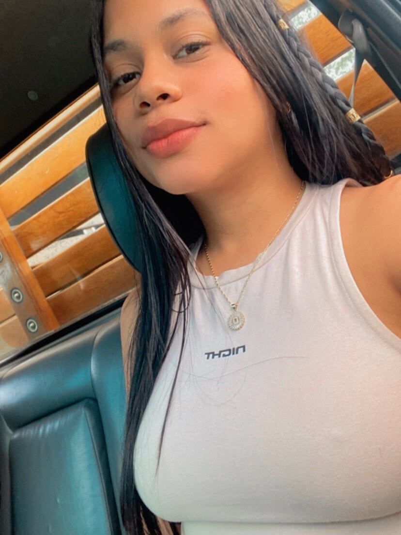 Live sex webcam photo for serenafoxyx #289652716