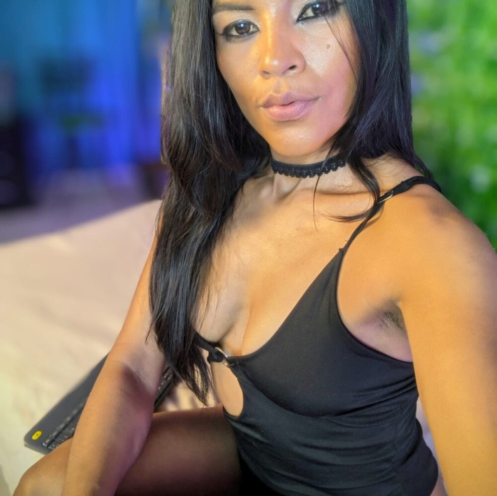 Live sex webcam photo for Salome0_Hot #290595885