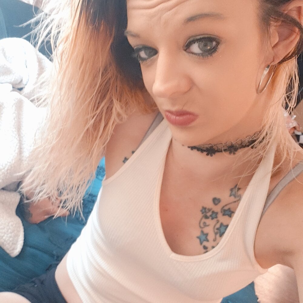 Live sex webcam photo for dangereyez0010 #281178806