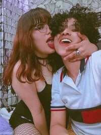 Emma00_'s Offline Chat Room