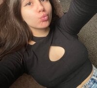 Yuna_Montes: διαδικτυακό σόου στην κάμερα