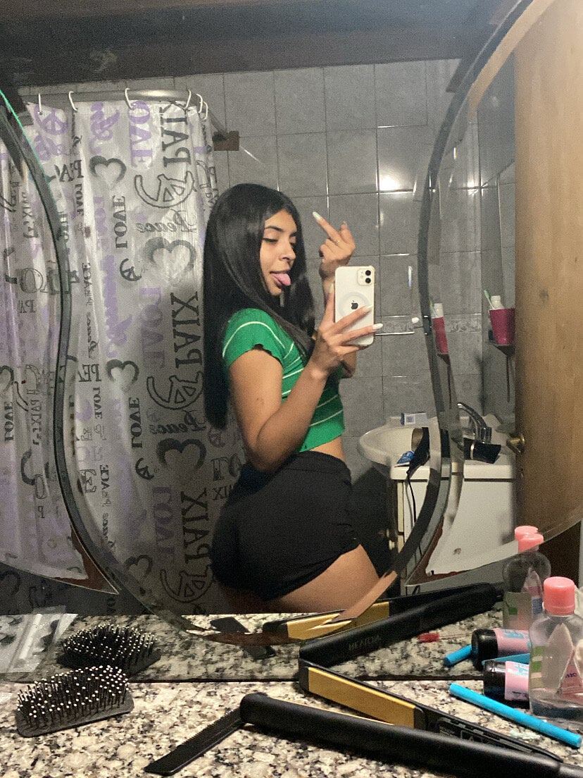 morennacaliente666 webcam livesex profile in spanking-paddling cams