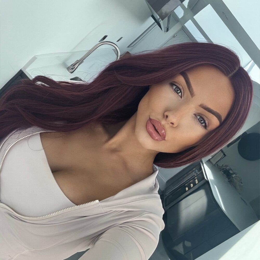 lolableux live cam model at StripChat