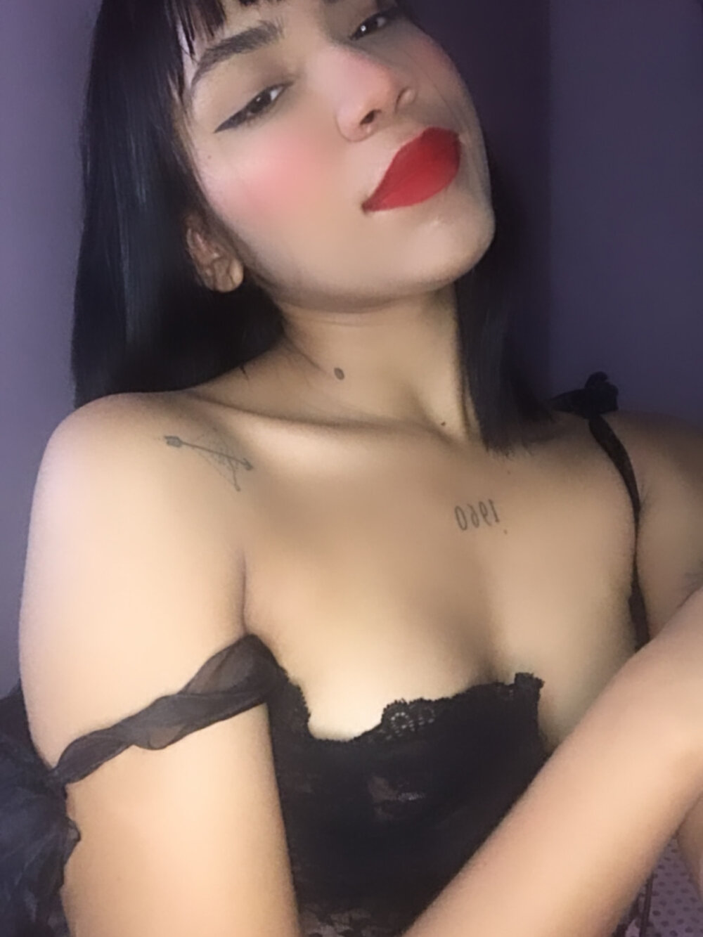 Watch  Annyy19 live on cam at StripChat