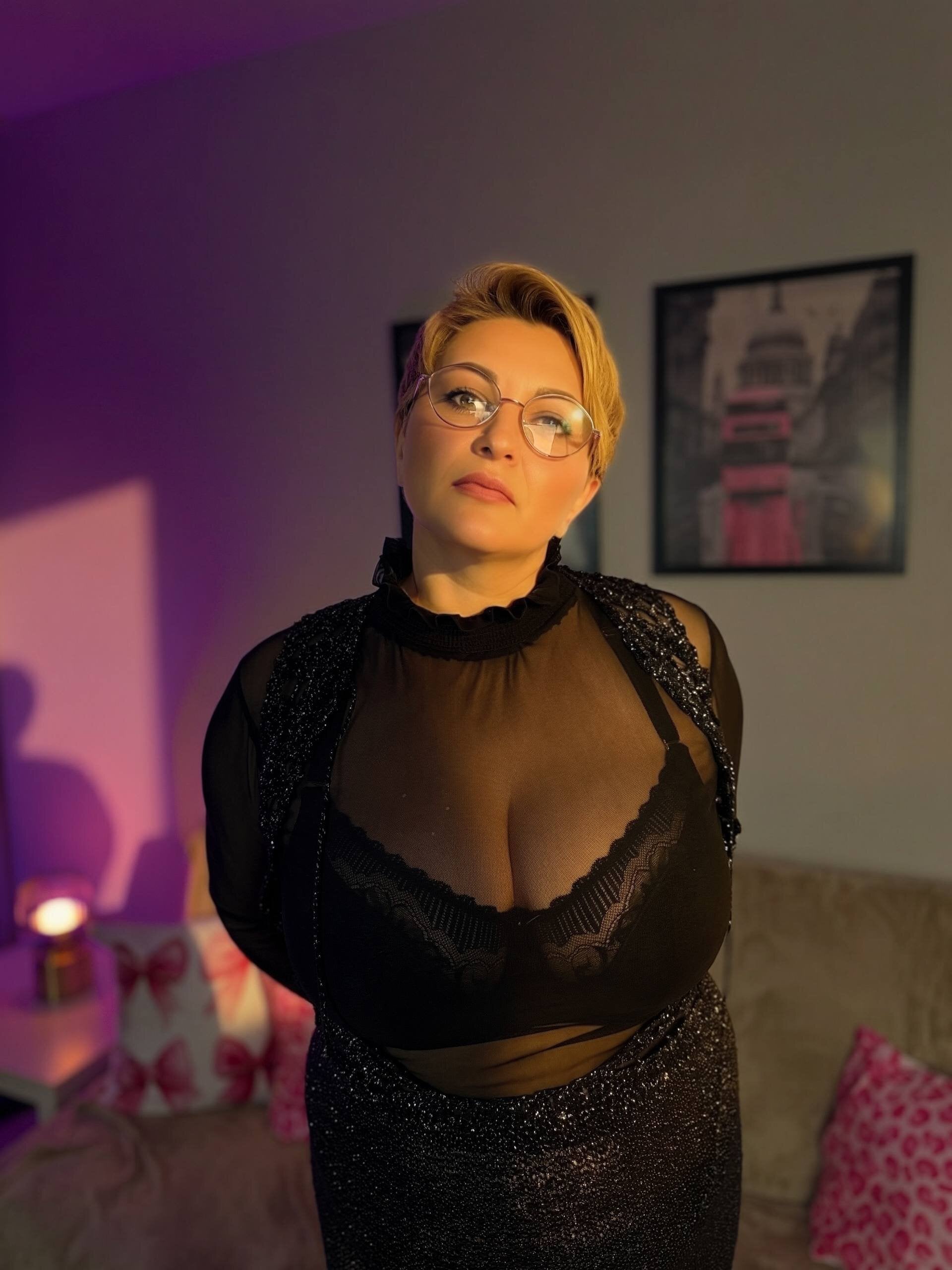 _ANNAQUEEN_