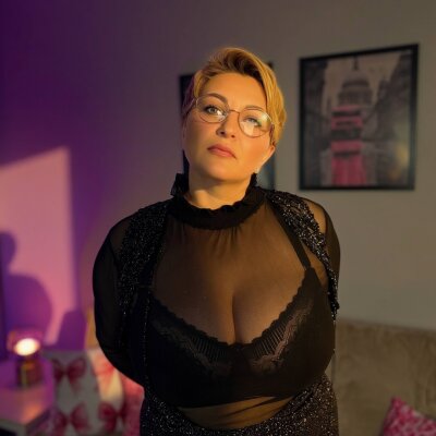 _ANNAQUEEN_ Gallery Image 1