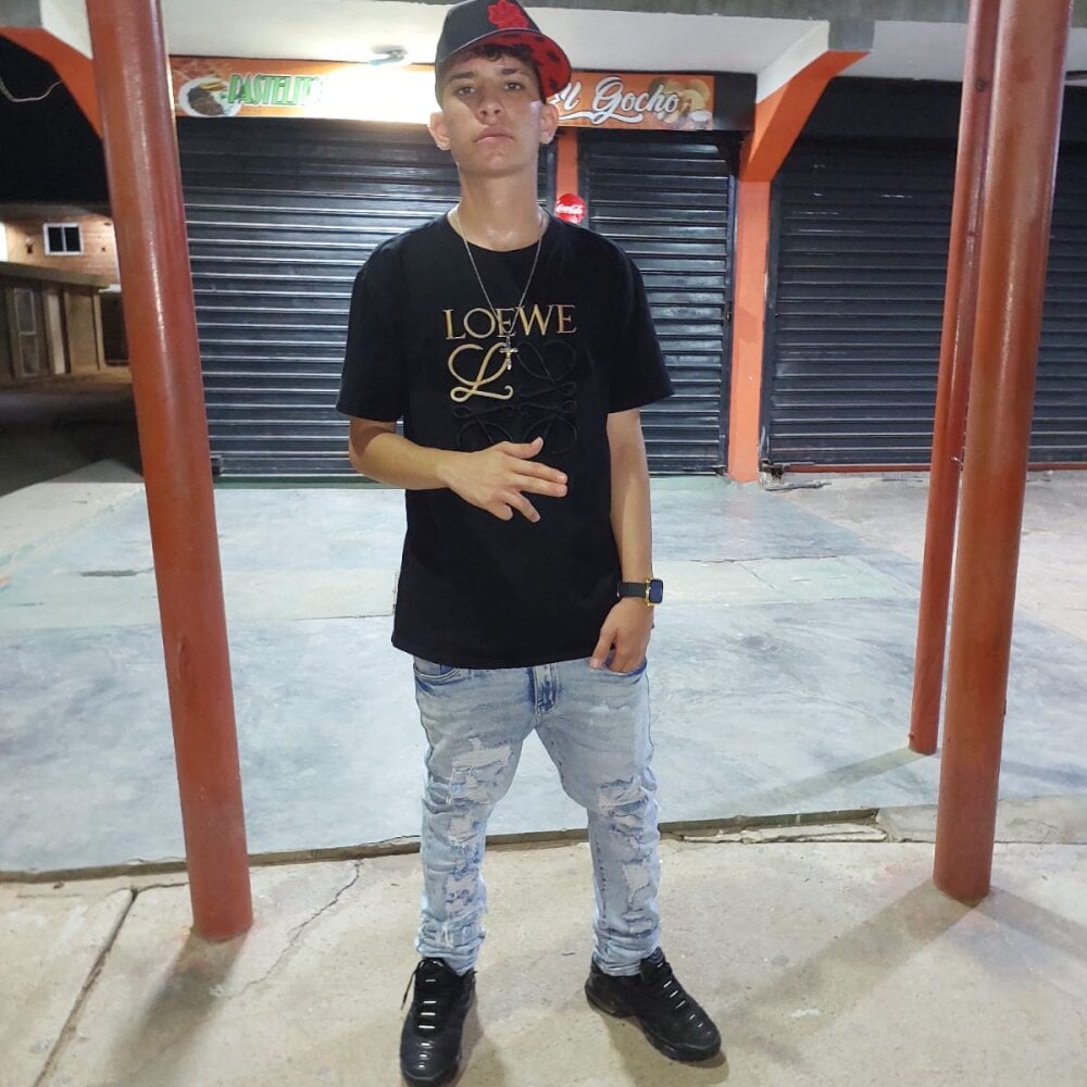 SebatianLittle_ profile