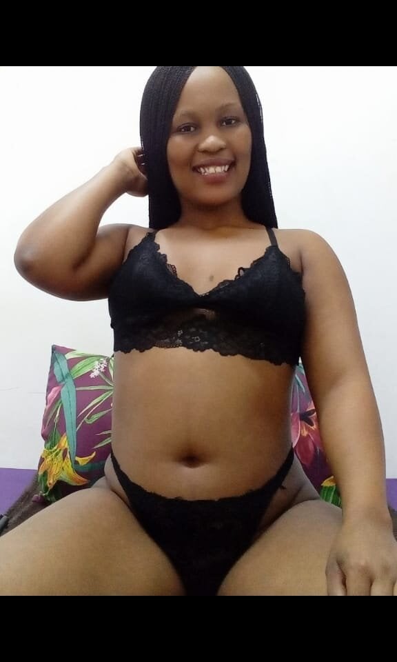 Live sex webcam photo for CURVYHUN21xxxx #289950852