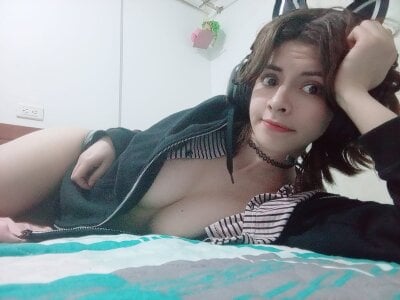 holly_and_honey69 from stripchat